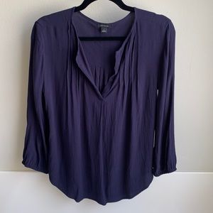 Ann Taylor v neck top size small